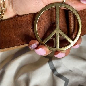 Vintage looking brown peace sign belt buckle